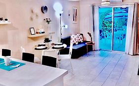 Seaside Maisonette 200M From Sea